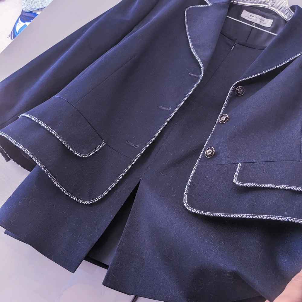 😲2pc Suit: TAHARI Navy White Trim (Jacket + Skirt)